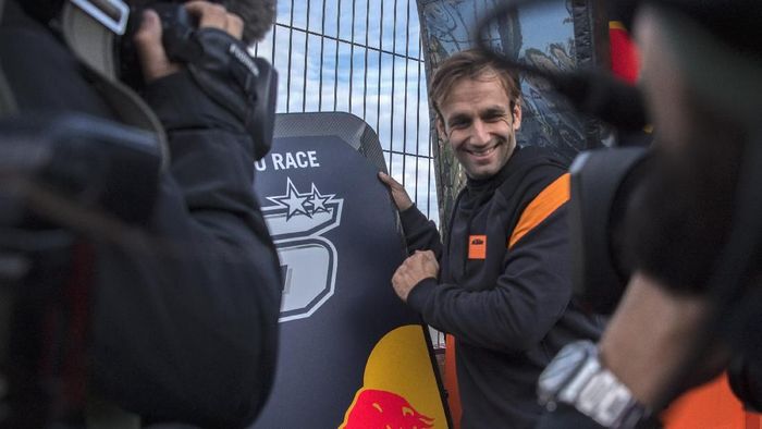 Valentino Rossi menyayangkan kegagalan Yamaha menggaet Johann Zarco. (Foto: Mirco Lazzari gp/Getty Images) Valentino Rossi menyayangkan kegagalan Yamaha menggaet Johann Zarco. (Foto: Mirco Lazzari gp/Getty Images)