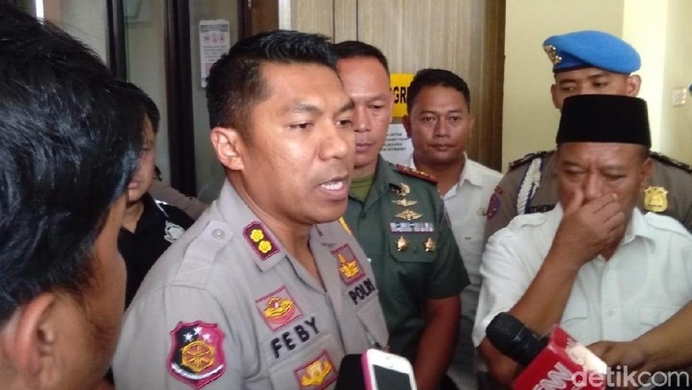 Polisi Juga Periksa Anak-Istri Pelaku Penyerangan di Lamongan Polisi Juga Periksa Anak-Istri Pelaku Penyerangan di Lamongan