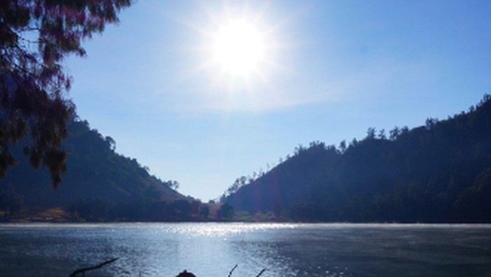 Hangat Mentari di Ranu Kumbolo