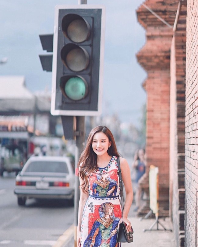 Wanita bertubuh mungil ini memang akrab di industri hiburan. Namanya cukup populer dan dikenal sebagai model asal Thailand. Foto: Instagram @millinb3rry