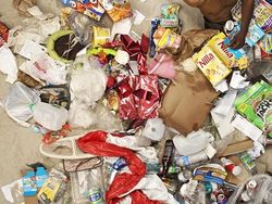 Potret Manusia dan Sampah Tujuh Harinya