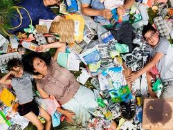 Potret Manusia dan Sampah Tujuh Harinya