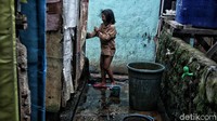 Buruknya fasilitas sanitasi dapat menimbulkan penyakit dan lingkungan yang tidak sehat.