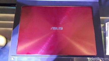 Zenbook S UX391UA mengusung prosesor generasi kedelapan terbaru dari Intel, yaitu Core i7-8850U. (Foto: detikINET/Virgina Maulita Putri)