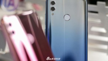 Ada warna Gradiant Blue. Foto: Sina Mobile
