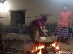 Minyak Berkhasiat Khas Lombok, Dibuat Saat Maulid Nabi