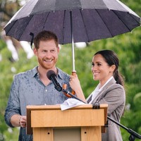 Pangeran Harry menikahi Meghan Markle yang sebelumnya adalah seorang aktris. Status Meghan sebagai orang biasa dan sudah menjanda pun tidak menghalangi Pangeran Harry untuk meminangnya. Kini Harry dan Meghan tengah menantikan anak pertama mereka. Foto: Instagram
