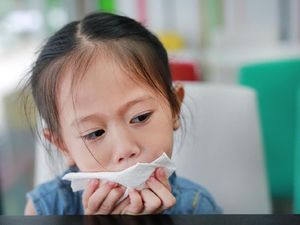 Tak Perlu Obat Warung, Ini Cara Sederhana Atasi Batuk-Pilek Anak