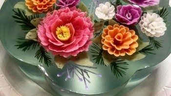 Cantik sekali ya lukisan 3D di dalam jelly karya Siew Heng Boon ini. (Foto: Instagram/Jelly Alchemy)