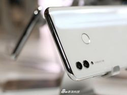 Penampakan Honor 10 Lite, Ponsel Murah Berpenampilan Mewah