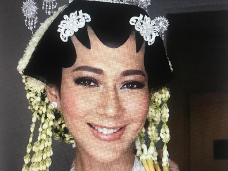 Makeup Natural Manglingi Look Paula  Verhoeven  saat Nikah 