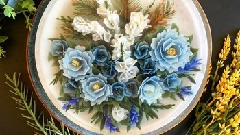 Karyanya begitu cantik yang menggambarkan warna-warni dan bentuk bunga yang sangat detail. (Foto: Instagram/Jelly Alchemy)