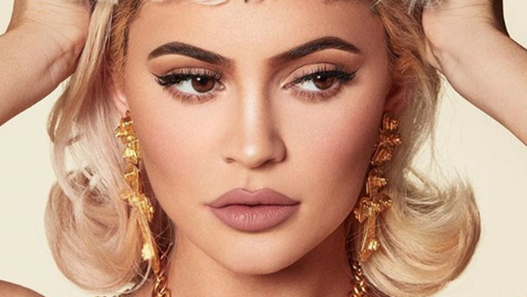 Kylie Jenner Dikabarkan Akan Segera Menikah Kylie Jenner Dikabarkan Akan Segera Menikah