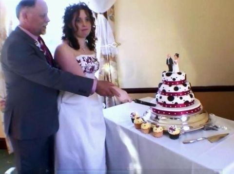 Pernikahan Paling Kontroversial, Wanita Ini Nikahi Mantan Ayah Tirinya