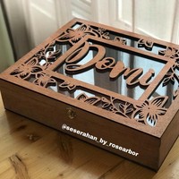 Tim Rose Arbor pun mendapat mandat untuk menyiapkan bridesmaid box bagi kesembilan pengiring pengantin Paula, di antaranya model Dominique Diyose, Kelly Tandiono, dan Nadine Chandrawinata. (Foto: Dok. Rose Arbor Seserahan)