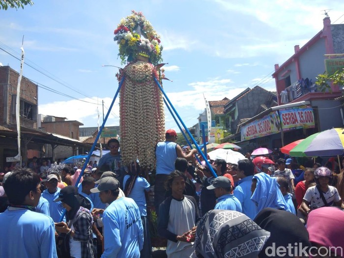 Tradisi Meron memperingti Maulid Nabi Muhammad SAW di Sukolilo Pati, (22/11/2018)