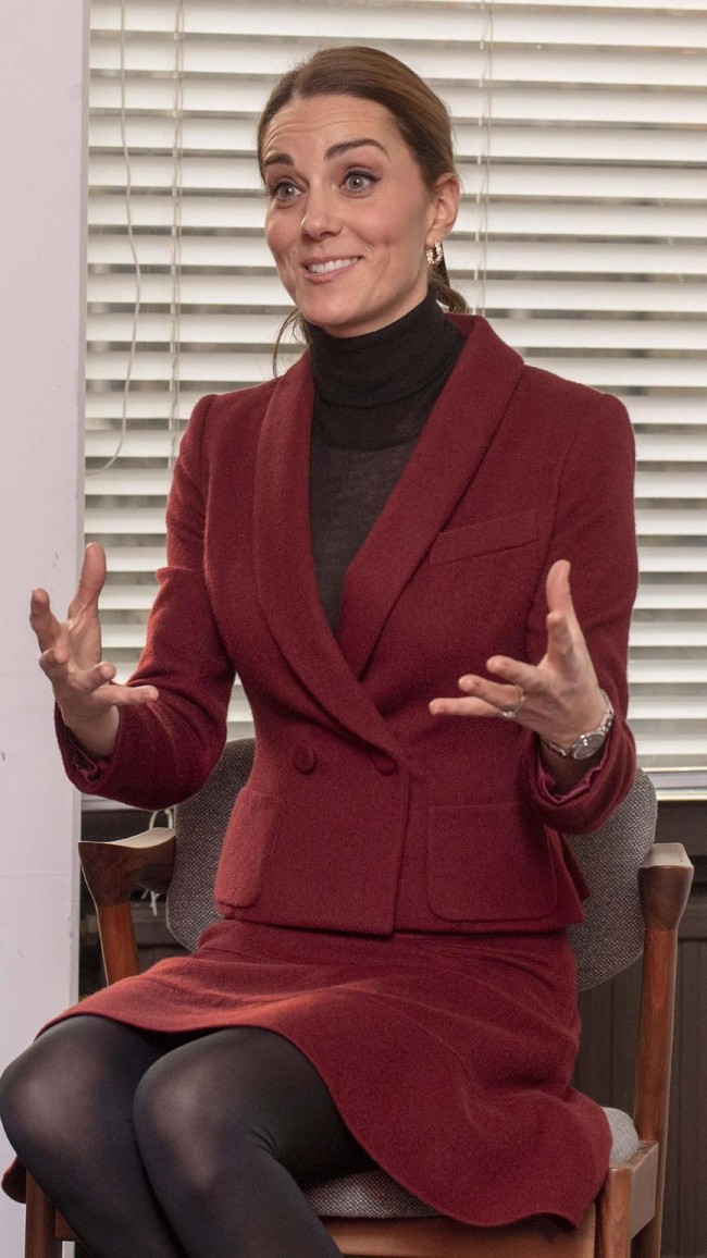 Gaya serupa juga pernah menjadi andalan ibu tiga anak itu di sebuah kesempatan pada 2017 dan 2012 silam. (Foto: Getty Images)