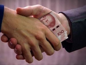Dari Uang Sampai Rokok: Kebiasaan Memberikan Angpao di China