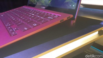 RAM-nya sendiri mencapai 16GB dan penyimpanannya menggunakan SSD PCIe 512GB.  (Foto: detikINET/Virgina Maulita Putri)
