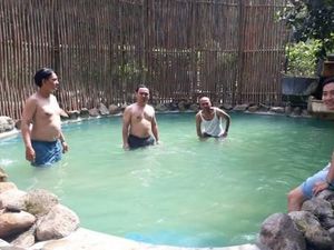 Bukan di Jepang, Ini Onsen di Lembang