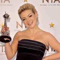 Tak pikir panjang, Sheridan pun pindah dari kehidupan gemerlap kota London ke pedesaan untuk beternak. Ia kini hidup dengan binatang-binatangnya, empat keledai, dua kambing dan dua babi. Foto: Getty Images