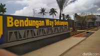 Bendungan Way Sekampung juga akan menyediakan air baku untuk Kota Bandar Lampung, Kota Metro, dan Kabupaten Lampung Selatan sebesar 2,48 m3/detik dan menjadi objek wisata di Kabupaten Pringsewu.