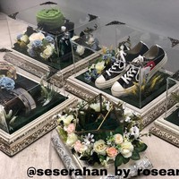 Untuk Baim Wong, Paula memberikan sneakers Converse x Commes des Garcons, peralatan mandi, produk perawatan tubuh, dan outerwear bermotif kamuflase atau loreng. (Foto: Dok. Rose Arbor Seserahan)