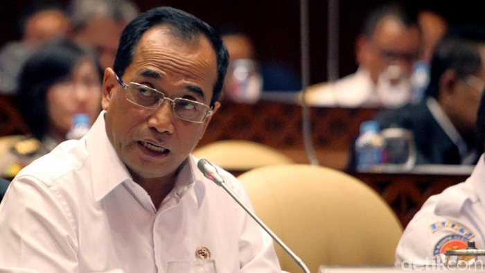 Menhub Budi Karya Sumadi hadir dalam raker bersama Komisi V DPR. Ia pun membahas hasil investigasi KNKT terkait kasus jatuhnya pesawat Lion Air PK-LQP.