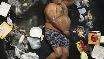 Setiap subjek foto diminta Gregg mengumpulkan sampah-sampah mereka sepanjang tujuh hari. Foto: Gregg Segal