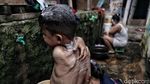 Potret Mengenaskan Sanitasi Warga Bantaran Kali Ciliwung