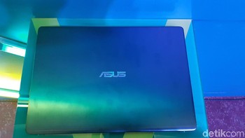 Sama seperti dengan kebanyakan laptop thin and light milik Asus, Vivobook S S430 juga memiliki display NanoEdge. (Foto: detikINET/Virgina Maulita Putri)