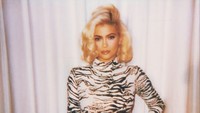 Salah satunya adalah bodysuit zebra yang mirip dengan yang pernah dikenakan Marilyn Monroe. Dok. Instagram/thekylieshop