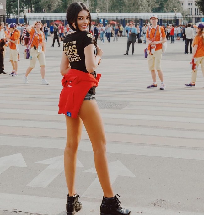 Tentu saja Sanjna Suri juga berolahraga. Menjadi sehat itu bukan bekerja layaknya roket. Cukup dengan olahraga rutin 30 menit setiap hari bisa mengubah banyak hidupmu, kata Sanjna yang setelah sukses turun berat badan terjun ke dunia modelling. Foto: Instagram @sanjna_sur i