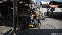 Kesadaran yang kurang dari warga membuat kawasan ini semakin kumuh.