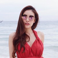 Tak hanya jadi model beberapa produk fashion, wanita lulusan Suan Sunandha University, Bangkok Thailand ini juga membintangi iklan produk kecantikan. Foto: Instagram @millinb3rry