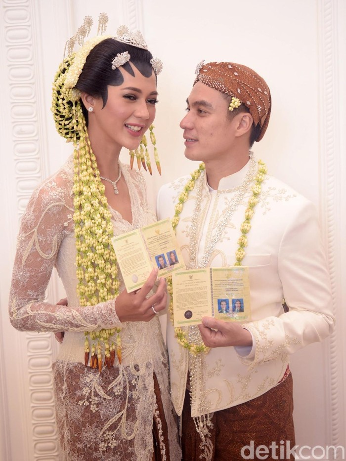  Baim  Wong  Resmi Nikah  Gaya Kylie Jenner di Kalender 2022