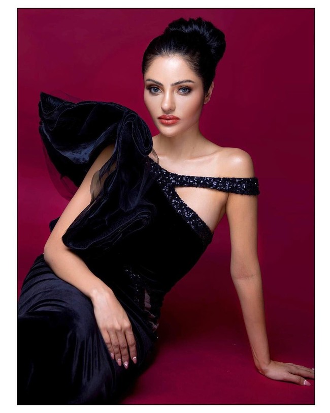 Wanita yang pernah bekerja sebagai ahli farmasi itu pun bekerja keras untuk menurunkan berat badannya. Saya akhirnya berjaya menurunkan berat sebanyak lebi 20 kilogram! ucapnya. Penurunan berat badan tersebut dicapainya dengan menjalani hidup sehat. Foto: Instagram @sanjna_sur i