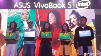 Desain ini tentu membuat mengetik menjadi semakin nyaman. Apalagi ditambah dengan keyboard yang dilengkapi backlight. (Foto: detikINET/Virgina Maulita Putri)