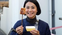 Ke Jepang tak lengkap tanpa mencicip frozen smores buatan Dominique Ansel. Lihat saja tuh senyum bahagia Andra. Foto: Instagram alodita