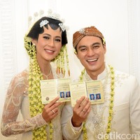 Memakai kebaya Biyan saat menikah rupanya sudah menjadi impian Paula Verhoeven sejak dia memulai karier sebagai model. Paula mengawali kariernya dari pemilihan Gadis Sampul pada 2001. Foto: Noel/detikFoto