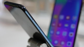 Honor menyematkan RAM 4 GB dan 6 GB dalam ponsel ini. Foto: Sina Mobile
