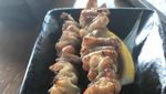 Ketika Presenter Kondang, Rosianna Silalahi Makan sate Kulit Ayam dan Ngopi