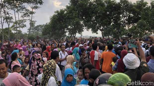 Di Pasar Pekalongan, Jokowi dan Iriana Beli Batik untuk Cucu
