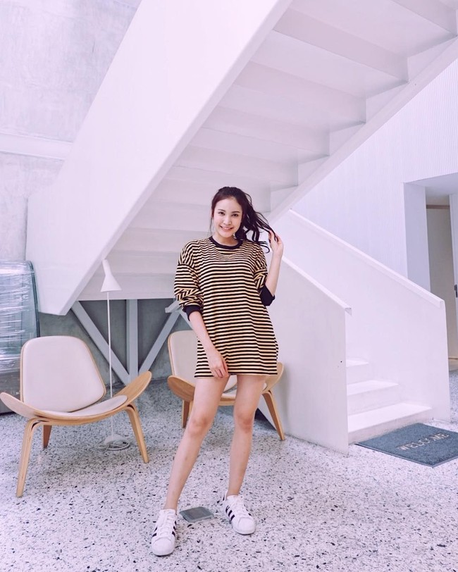 Milin kerap membagikan berbagai aktivitasnya termasuk gaya busananya yang stylish kepada puluhan ribu pengikutnya di media sosial. Foto: Instagram @millinb3rry