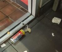 Hiii! Pengunjung Temukan Kondom Bekas Pakai di Lantai Resto Ini