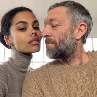 Vincent Cassel dan Tina Kunakey juga jadi perbincangan karena perbedaan mereka. Tina yang lebih muda 31 tahun awalnya dianggap ingin cari atensi dengan mengencani pria asal Prancis itu. Tapi mereka membuktikan jika anggapan itu salah dengan menikah tahun ini.  Foto: Instagram