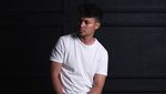 Pose Ganteng Fero Walandouw, Presenter yang Tak Bisa Jauh dari Kopi