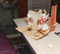 Hiii! Pengunjung Temukan Kondom Bekas Pakai di Lantai Resto Ini
