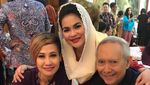 Ketika Presenter Kondang, Rosianna Silalahi Makan sate Kulit Ayam dan Ngopi