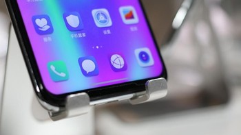 Ukurannya 6,21 inch dengan resolusi Full HD+ dan aspek rasio 19,5:9.  Foto: Sina Mobile